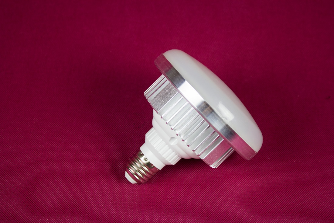 Огляд студійної фотолампи Gizcam 65 ватт.