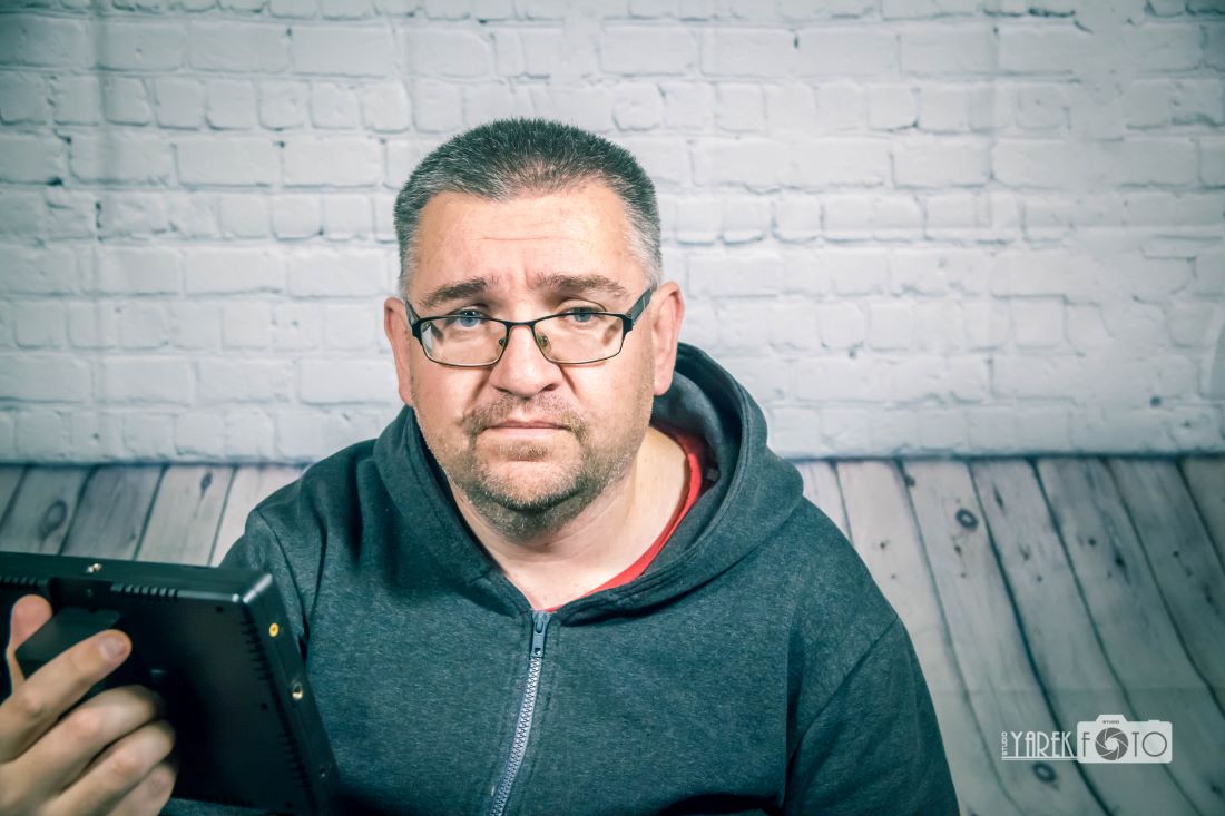 Вініловий фон з комбінованим малюнком (підлога-стіна) – особливості вибору