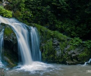 Художня фотографія водоспаду