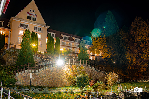 Нічна фотозйомка архітектури без фасадної підсвітки